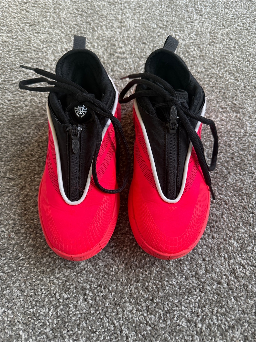 Adidas D.O.N. Issue 7 kids size 5.5